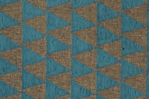 BETA döşemelik kumaş, modern geometrik desenleri ve dayanıklı dokusuyla yaşam alanlarınıza çağdaş bir şıklık kazandırır.