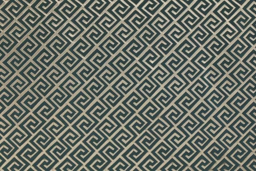 Crystal, modern geometrik desenleriyle yaşam alanlarına güçlü bir karakter ve sofistike bir dokunuş kazandıran döşemelik kumaştır.