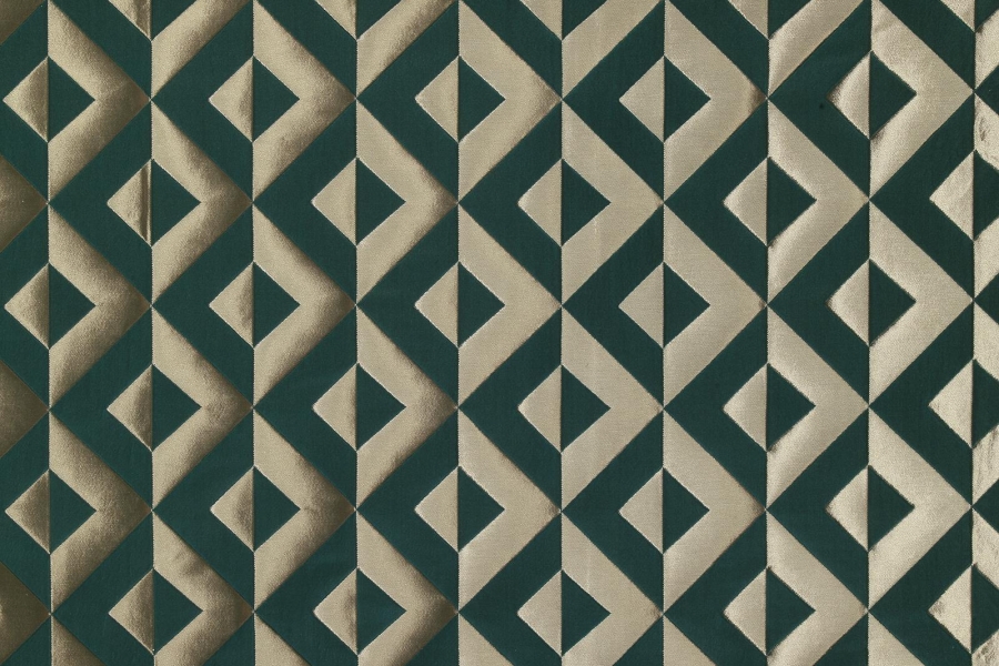 Crystal, modern geometrik desenleriyle yaşam alanlarına güçlü bir karakter ve sofistike bir dokunuş kazandıran döşemelik kumaştır.