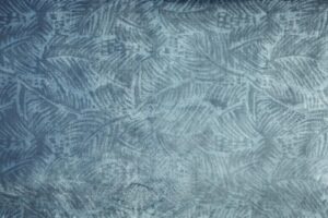 Seta — это обивочная ткань, которая привносит в жилые помещения утонченную элегантность и долговечность благодаря своей бархатной текстуре и насыщенным цветовым тонам.
